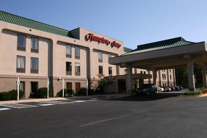 Hampton Inn Waldorf Exterior photo